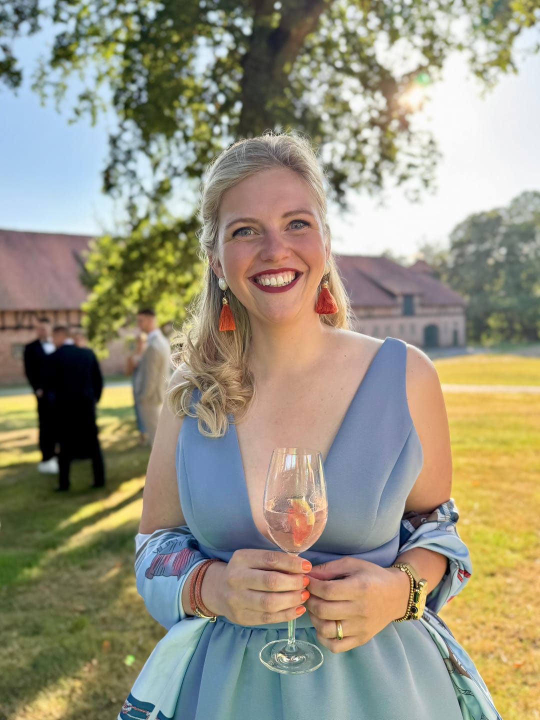 Customer photo review of Schimmernde pinkfarbene Ohrstecker mit Quaste in Rostorange von AmuseToi