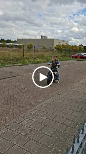 Customer video review of Ouxi V8 3.0 2024 Model - Hydraulische Remmen - Max 25 km/h - Zwart