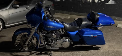 Customer photo review of HR3 Electric Blue 5.5" Razor Style Tour Pack Luggage For 14-24 Harley Touring