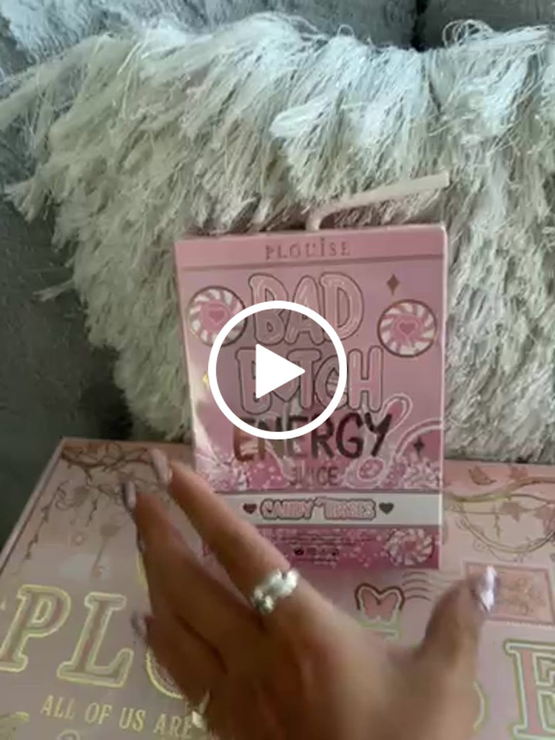 Video recenzija korisnika P.Louise Single Bad Bitch Mystery