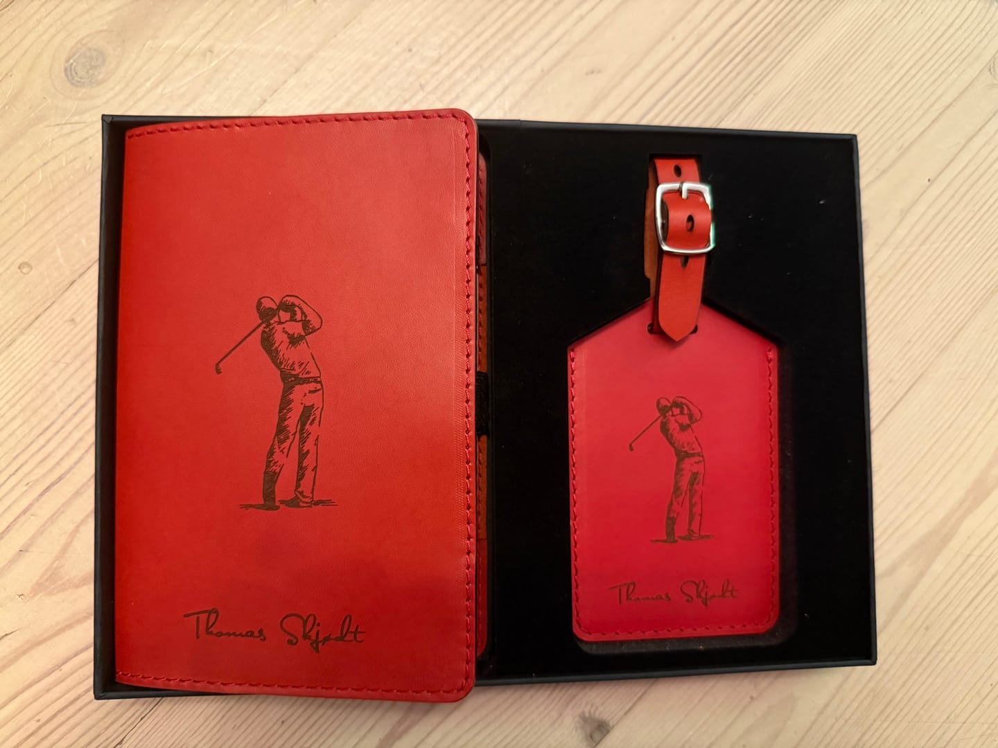 Customer photo review of Golf Gift Set (Scorecard holder & bag tag)
