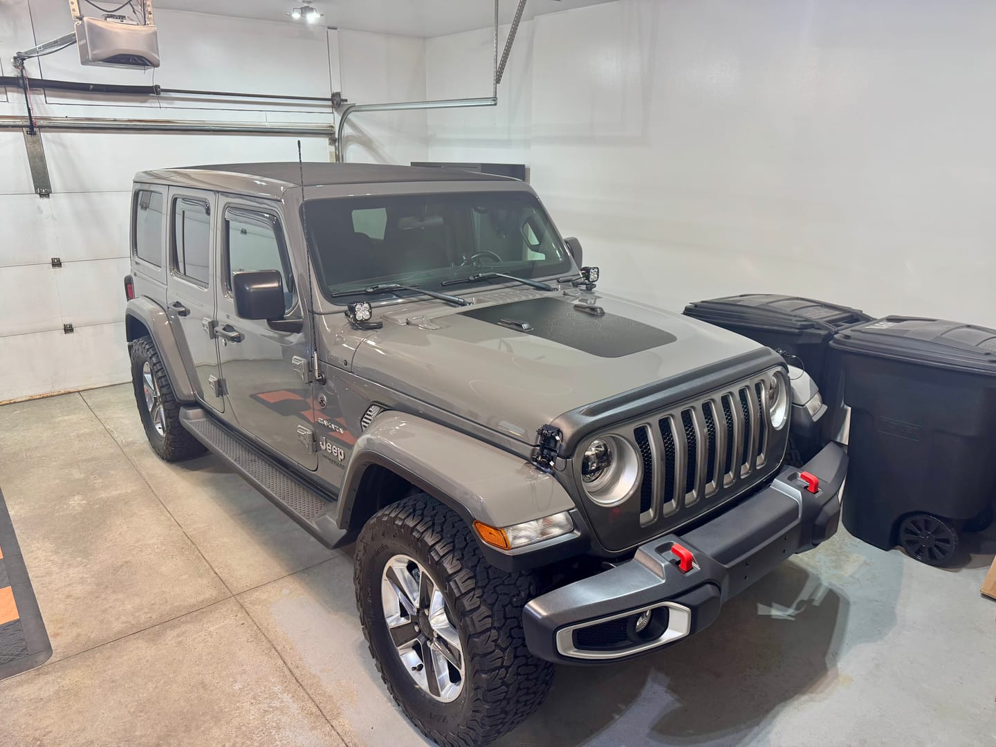 Customer photo review of Black Topo Hood Graphic | fits Wrangler JL and Gladiator JT