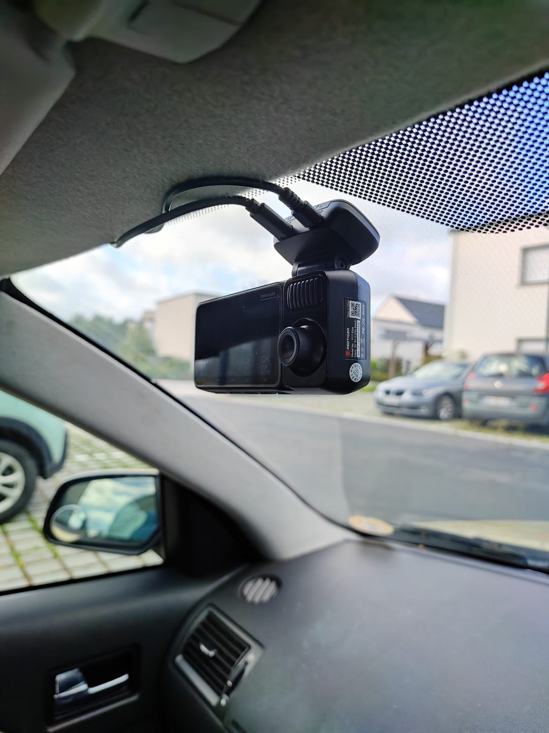 Customer photo review of Redtiger F17 Elite 3-Channel 4K+2.5K+1080P 24/7 Ultra-Color Wifi6 Dash Cam