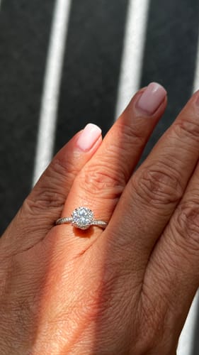 Customer photo review of Louily Moissanite Flower Design 1.0 Carat Round Cut Engagement Ring