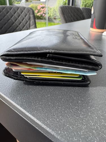 Customer photo review of Slimstar - slim wallet with large coin pocket