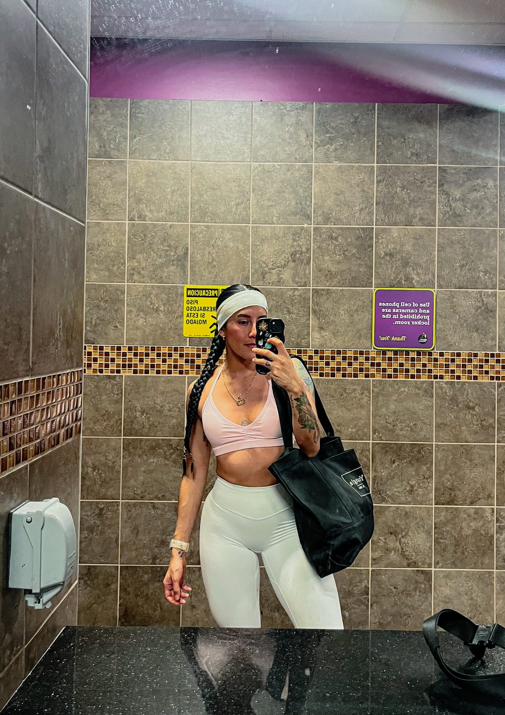 Customer photo review of W335 URBAN V-NECK BRA Fall 24'
