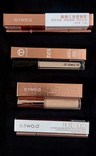 Customer photo review of O.TWO.O Black Gold Cover-Up Radiant Creamy Concealer