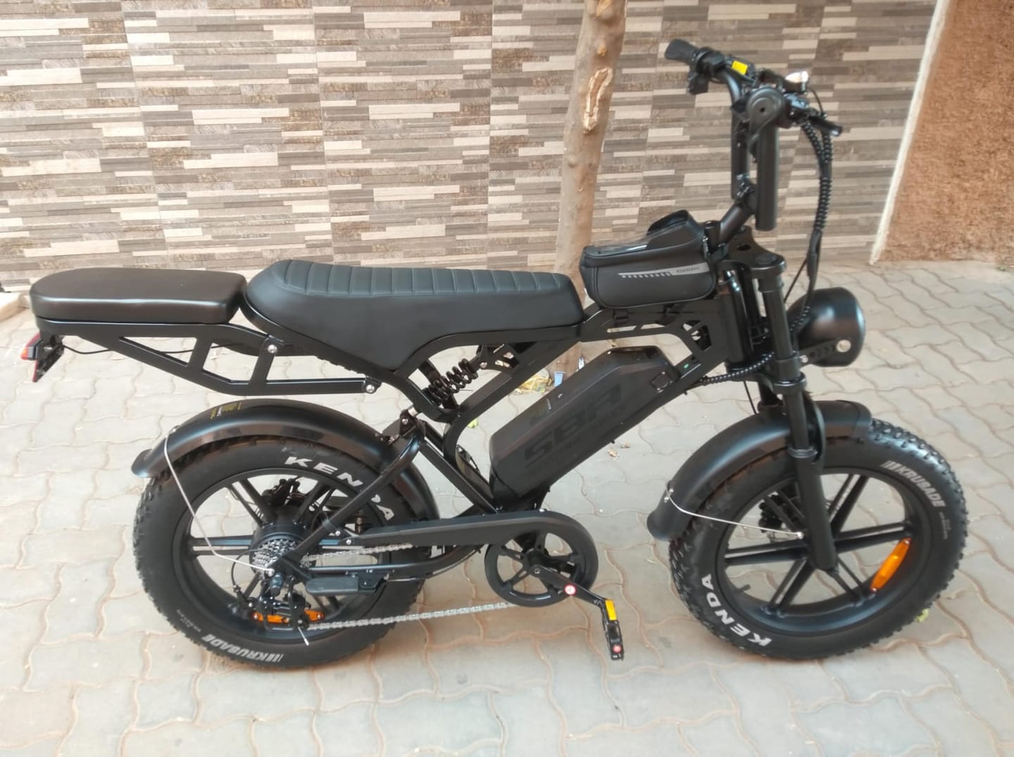 Customer photo review of S8 Vintage Vélo électrique de route 500W, Ebike 48V 15Ah avec batterie au lithium amovible, autonomie de 50 km, pneu large tout-terrain de 20 pouces.