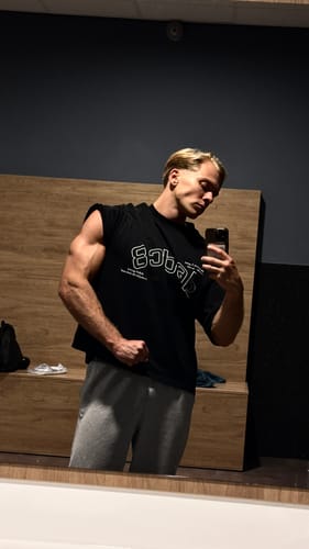 Customer photo review of Dedic8 Box Fit Tee
