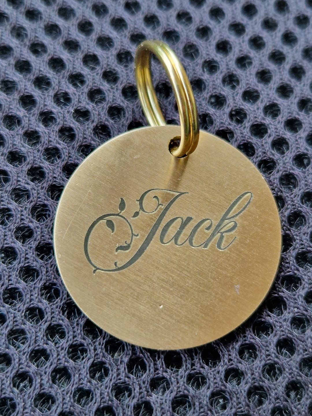 Customer photo review of Runde Hundemarke mit Gravur, Name und Telefon personalisiert