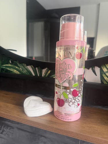 Customer photo review of P.Louise Just A Swipe Heart-Shaped Cotton Pads