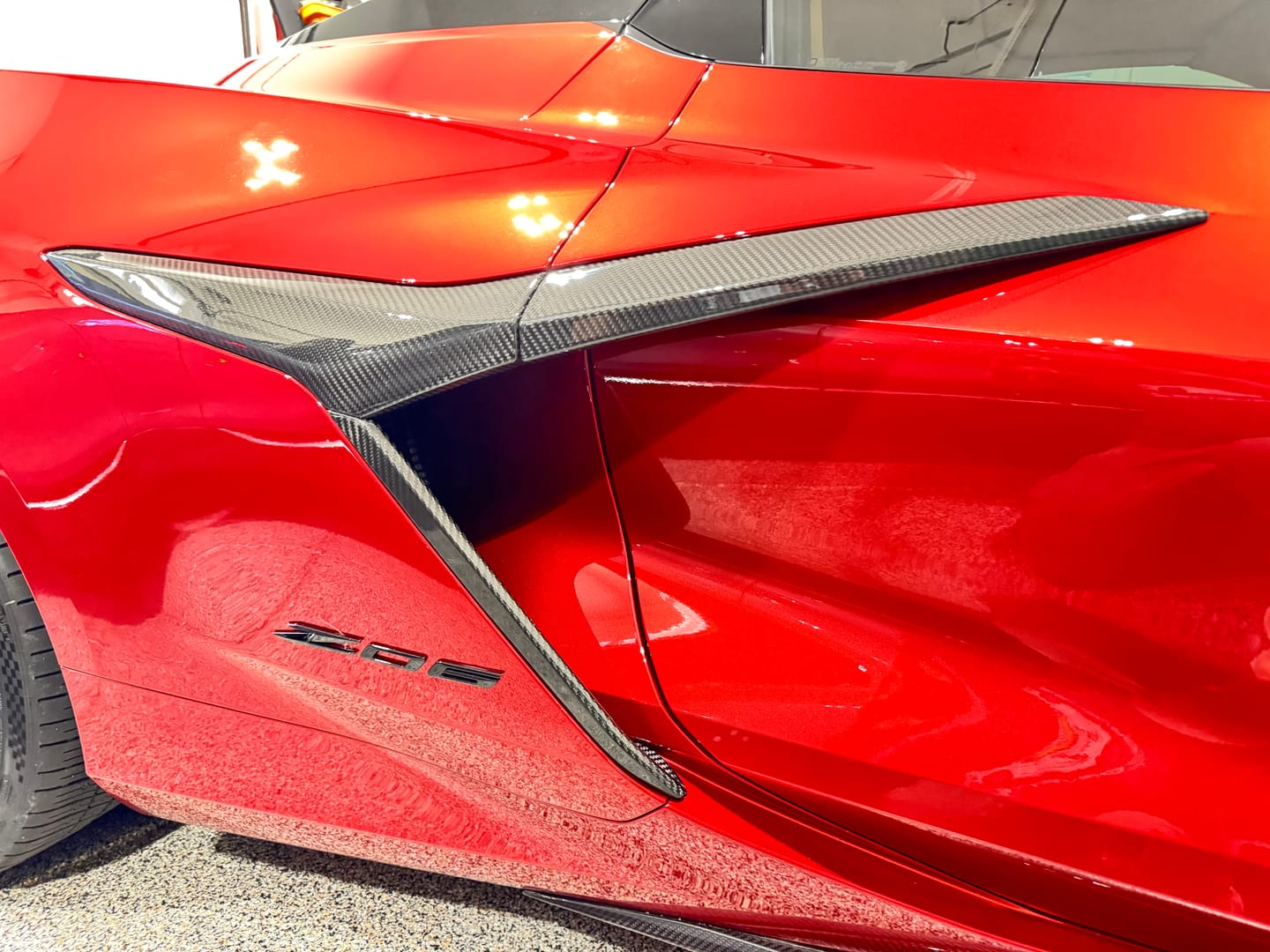 Customer photo review of C8 Corvette Z06/ERay Carbon Fiber Side Scoop Boomerang Trim Covers