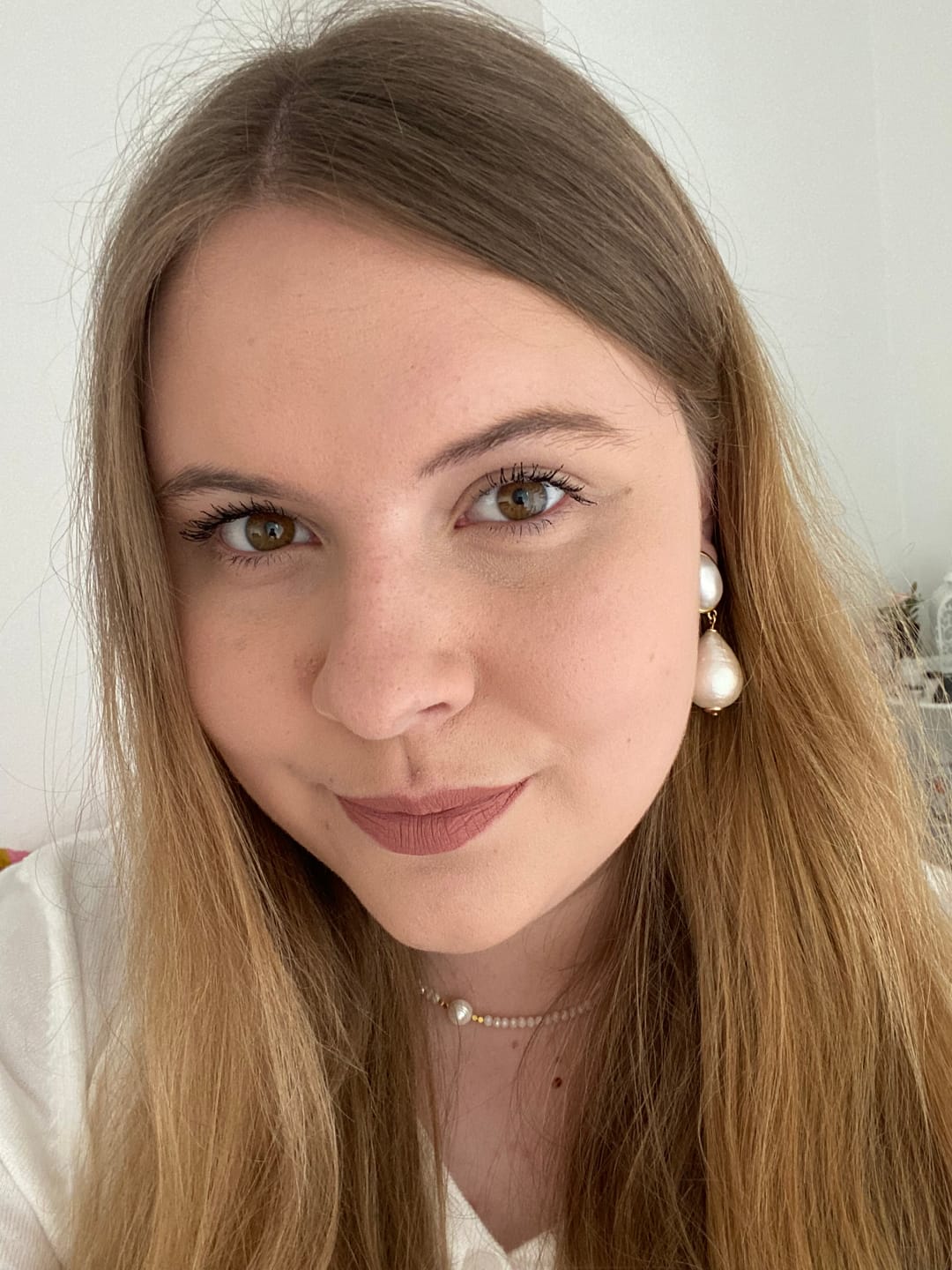 Customer photo review of Beige Ohrstecker mit champagnerfarbenem Baumwolltropfen von AmuseToi