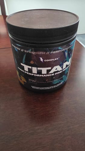 Zákaznická recenze s fotkou produktu Titan Pre-workout