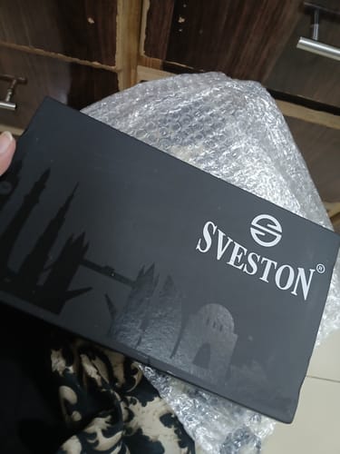 Laraib S. review of Everest image 1 out of 3