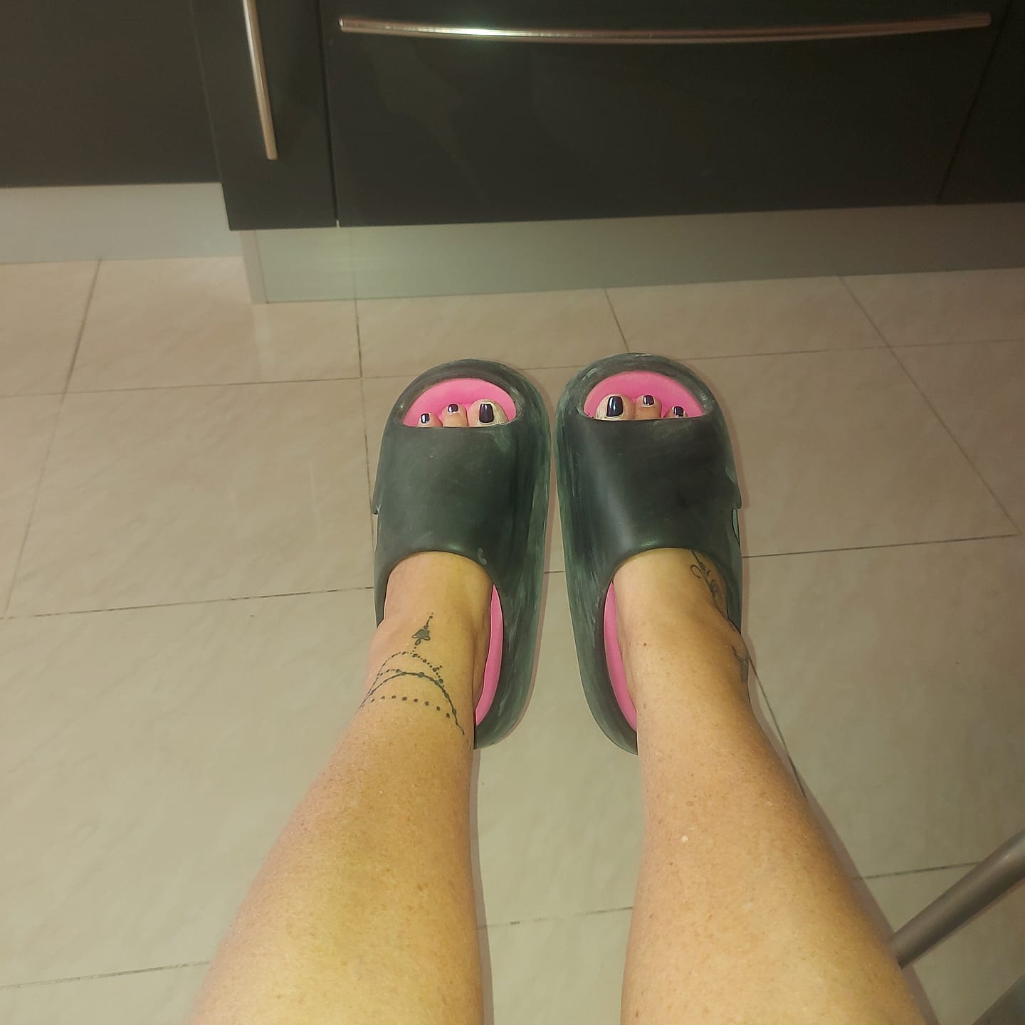 Customer photo review of Contrast Color Hollow Open Toe Platform Shoes Slippers