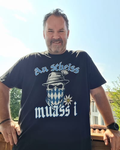 Customer photo review of An scheiss muass i - Premium T-Shirt