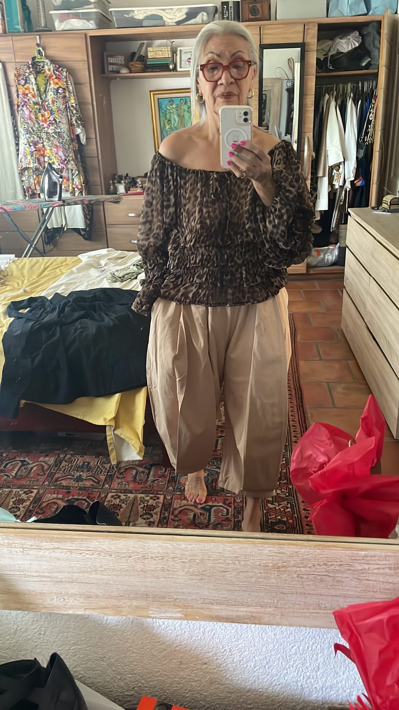 Customer photo review of Loose Wide Leg Pleated Pockets Solid Color Pants