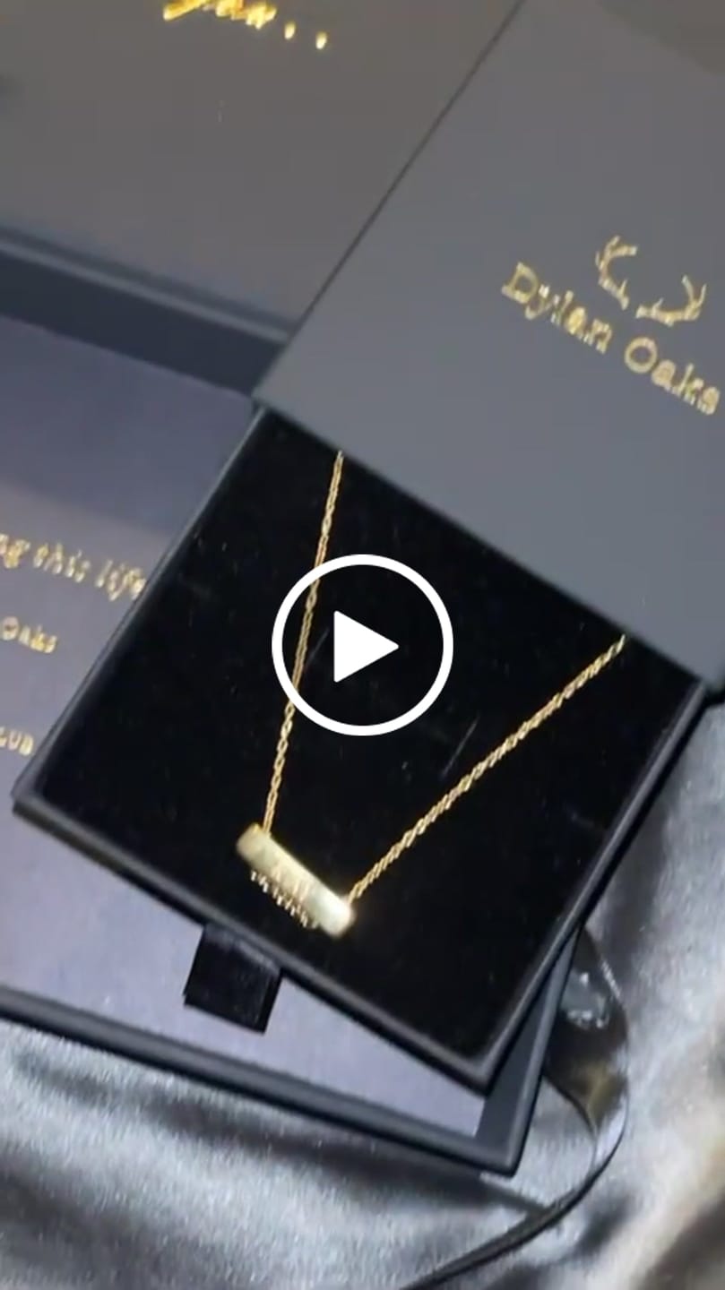 Customer video review of 2cm Letter Bar Necklace Gold Horizontal