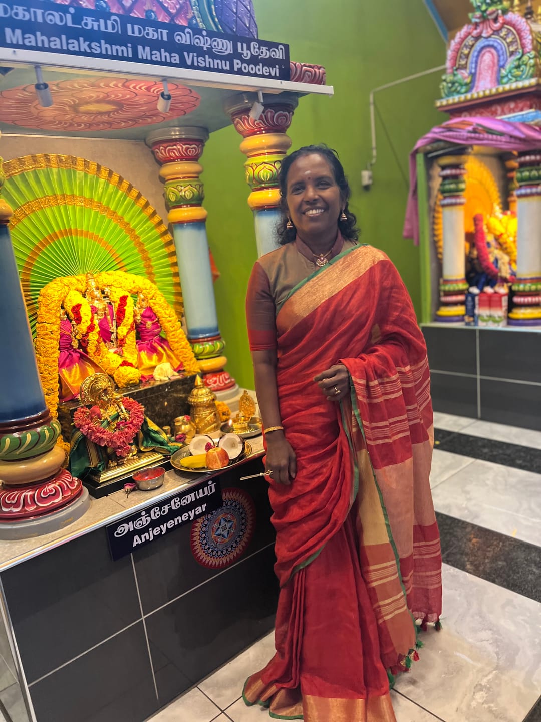 Customer photo review of Handwoven Pure Linen Saree