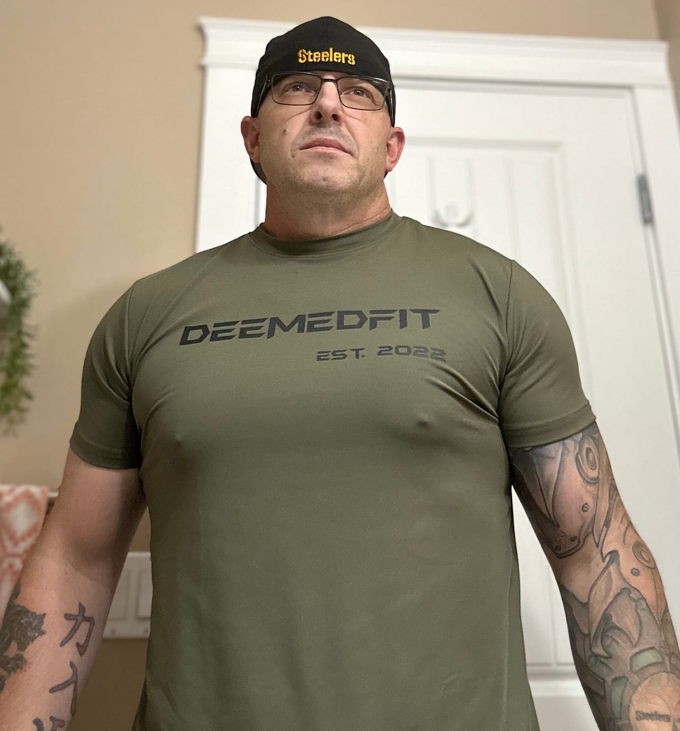 Customer photo review of Men’s Gym Tee “Compellence” -Olive