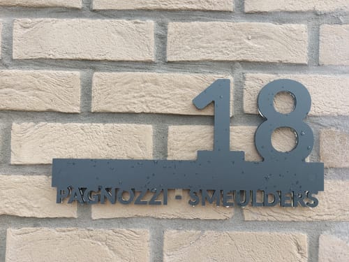 Customer photo review of Numero civico e testo sagomato modello Line 02 Acrilico