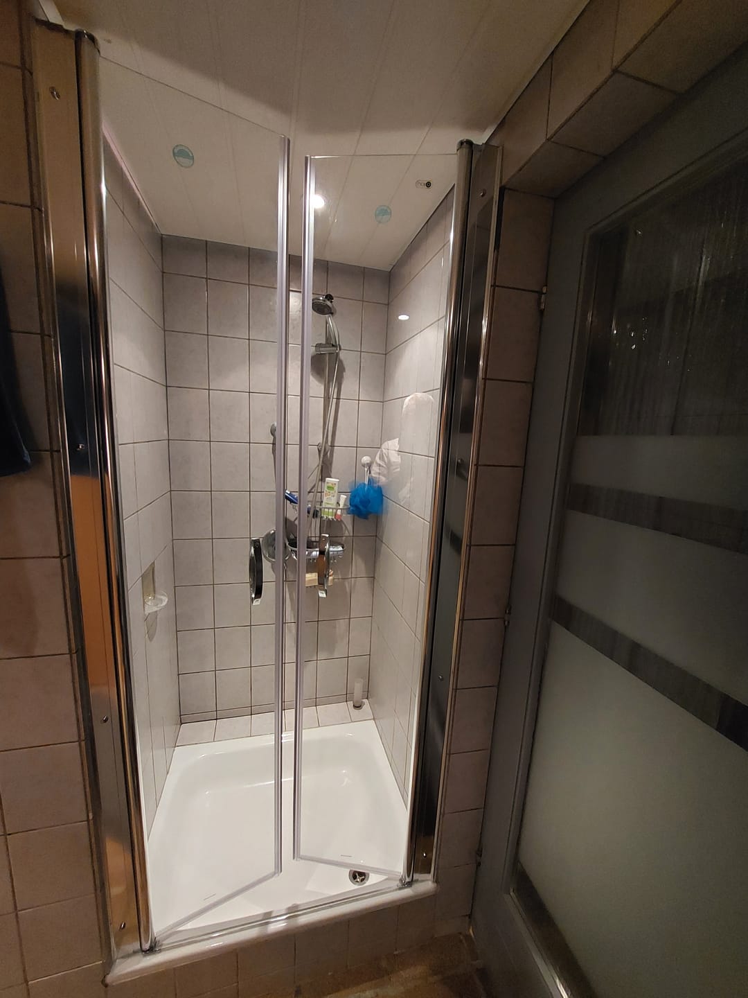 Customer photo review of Duschtür Nische mit Pendeltür, Duschkabine Nischentür Dusche - Klarglas
