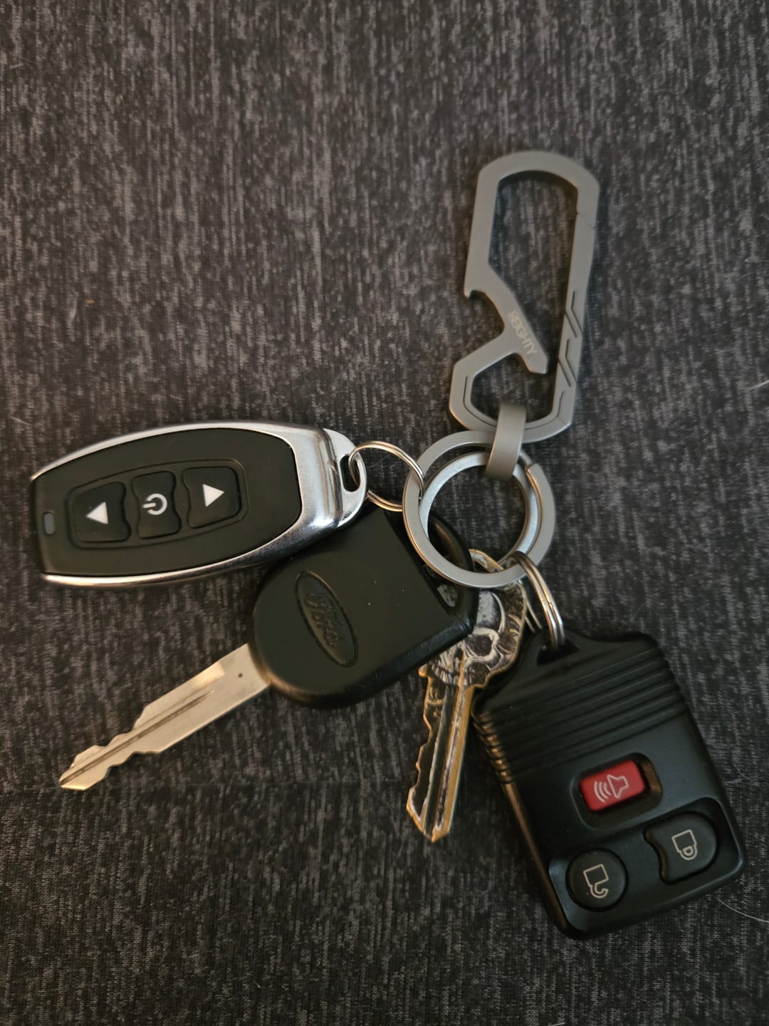 Customer photo review of 80Eighty® Titanium Keychain Clip