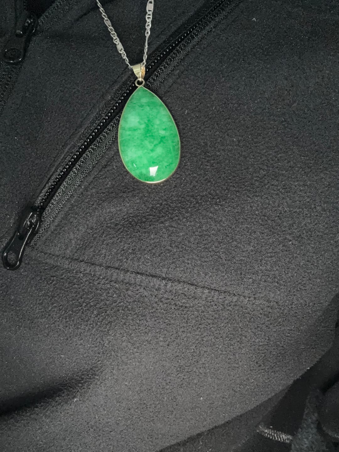 Customer photo review of Buddha Stones Grüne Jade Wassertropfen Muster Fülle Halskette Anhänger