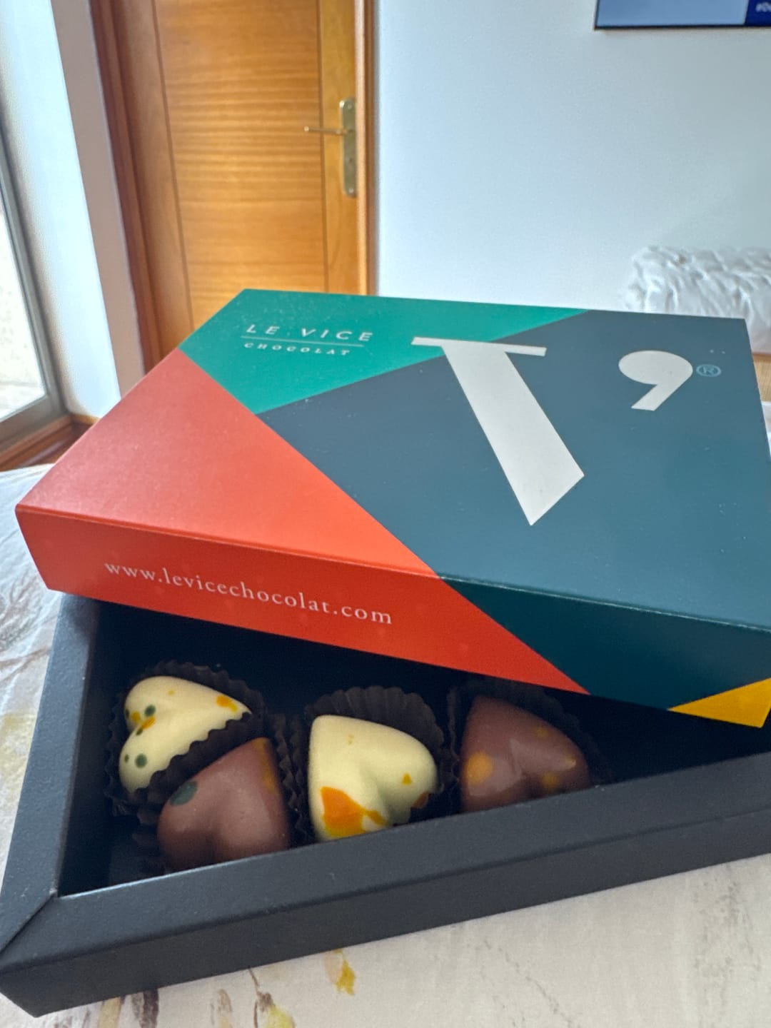 Customer photo review of Caja 15 bombones Dubai