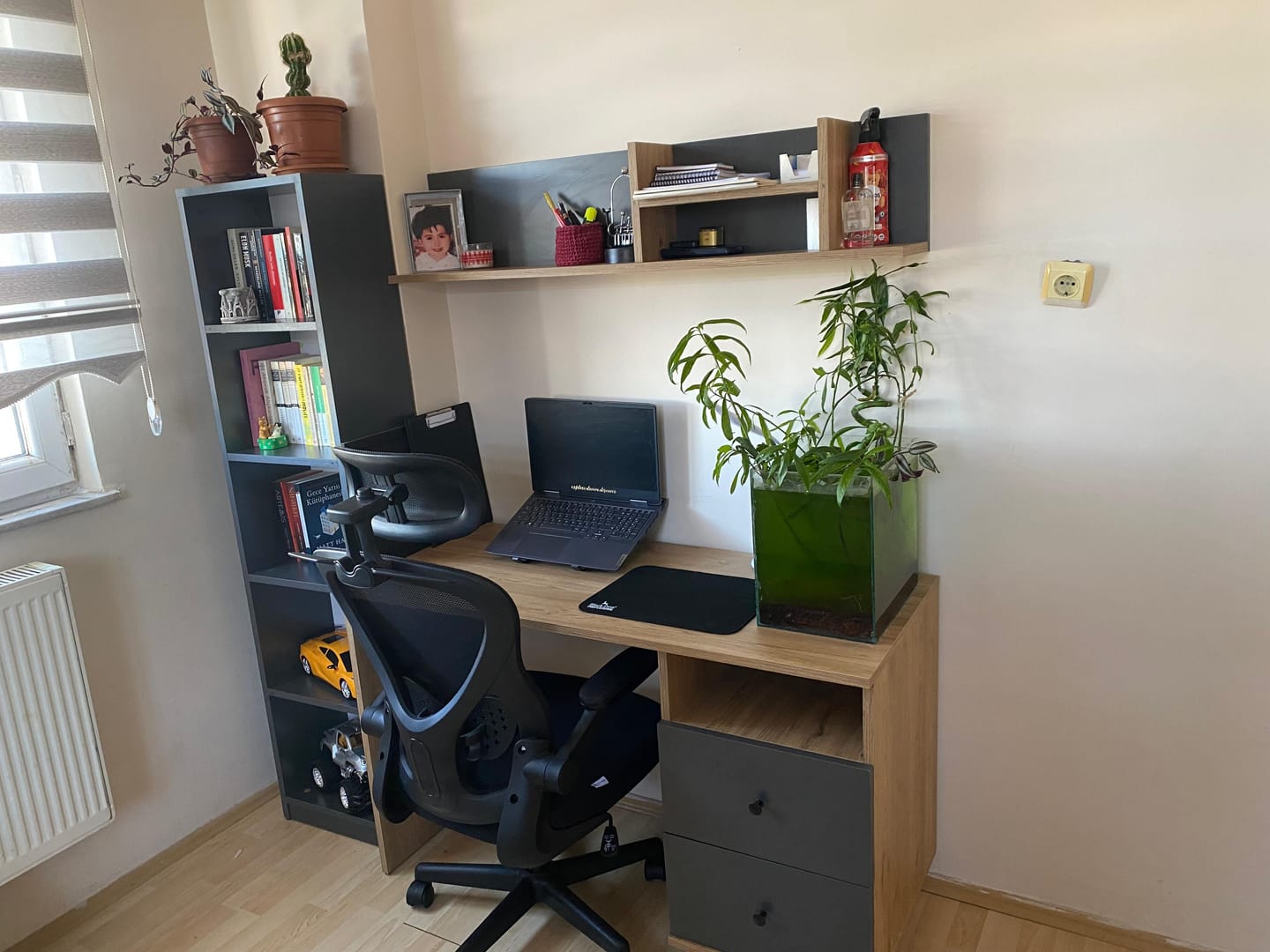 Customer photo review of Rani HA115 Çekmeceli Kitaplıklı Çalışma Ofis Bilgisayar Masası Sepet Ceviz - Antrasit