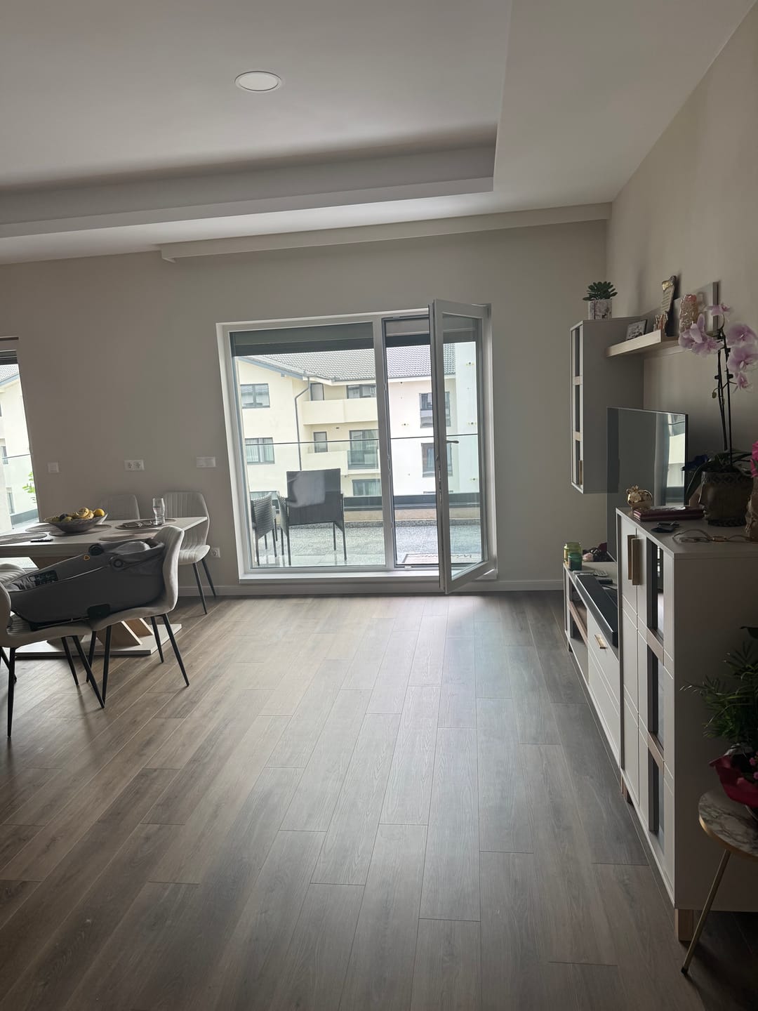 Customer photo review of Masa extensibila XARELTO, casmir/stejar, PAL furniruit, 130/175x85x76 cm