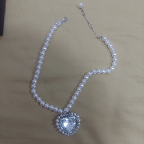 Customer photo review of COLLAR SWAROVSKI ARIANA GRANDE CRISTALES CRYSTAL PEARL PERLAS TALLA DE CORAZON GRANDE