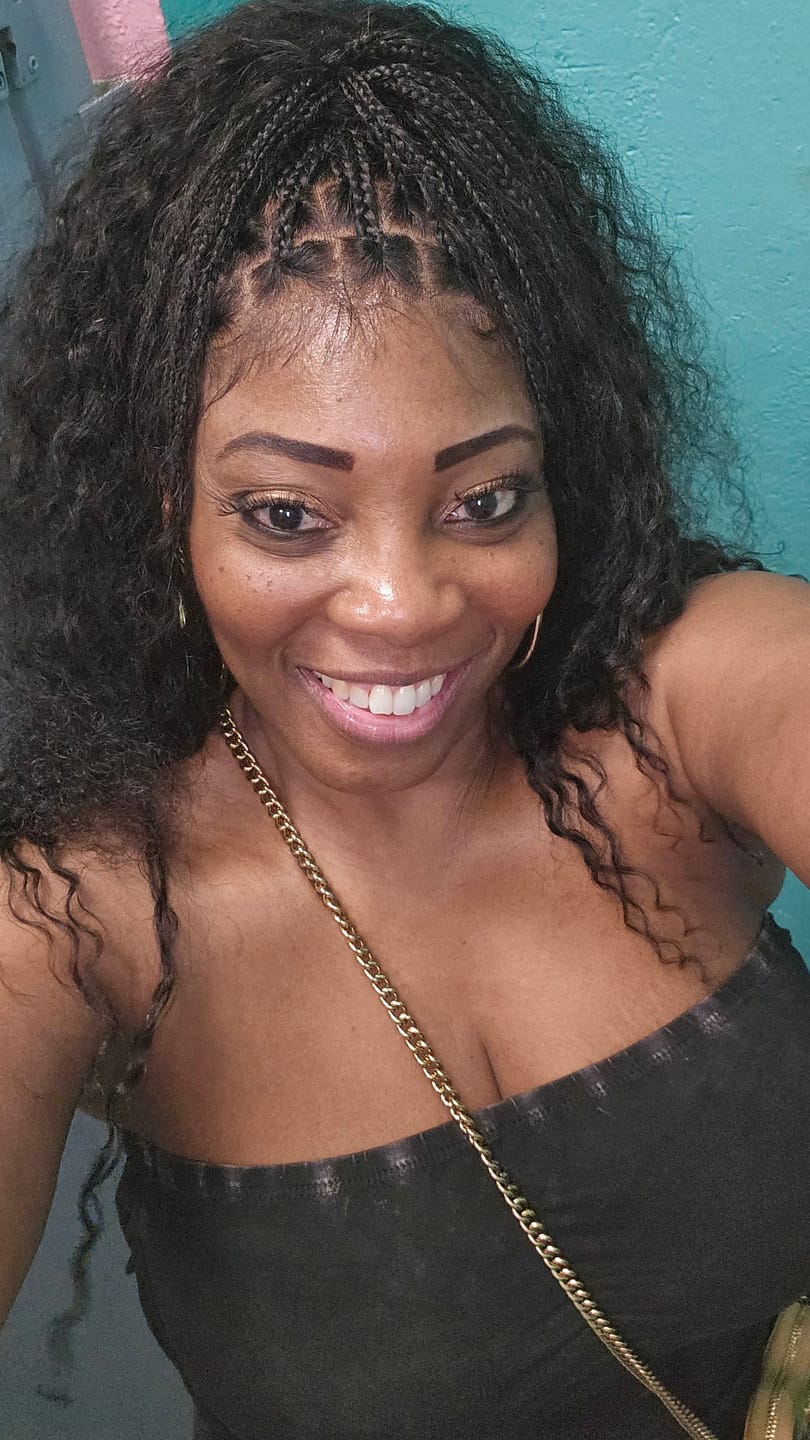 Customer photo review of Bohemian Knotless HD Lace Human Hair Full Lace Braided Wig