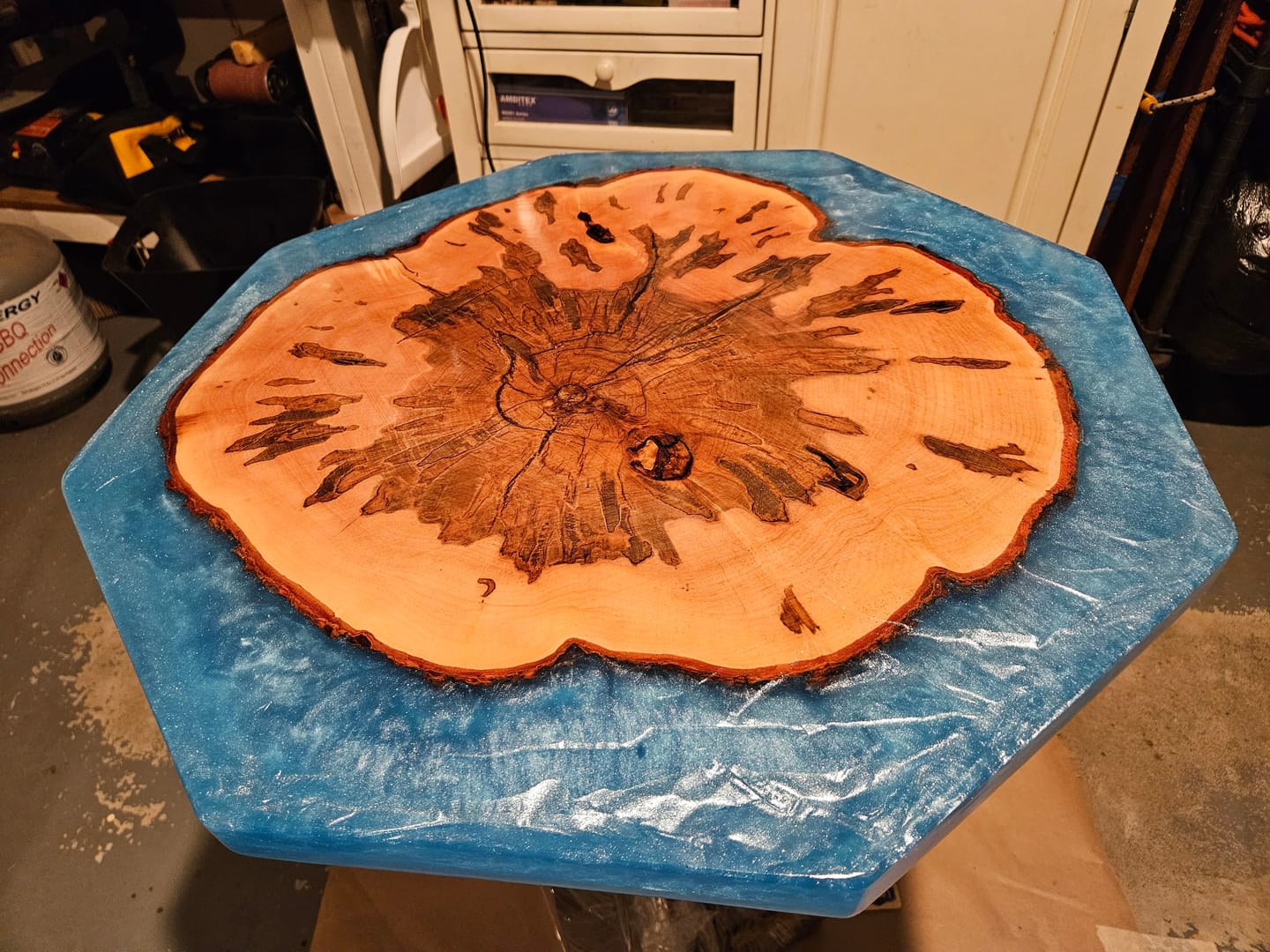 Customer photo review of Table Base 316 Tulipe 28H for Round Tabletop Dining