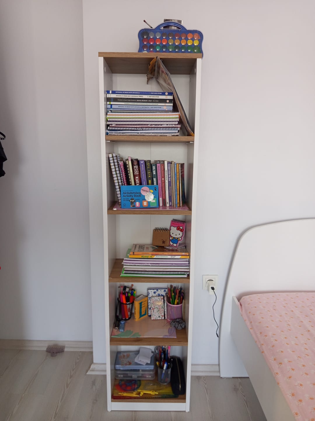 Customer photo review of Rani HC111 Kitaplık 5 Raflı Çalışma Odası Kütüphane Modern Duvar Rafı Beyaz - Sepet Ceviz