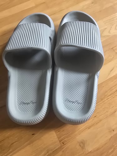 Customer photo review of HappyFlops Nordic Collection