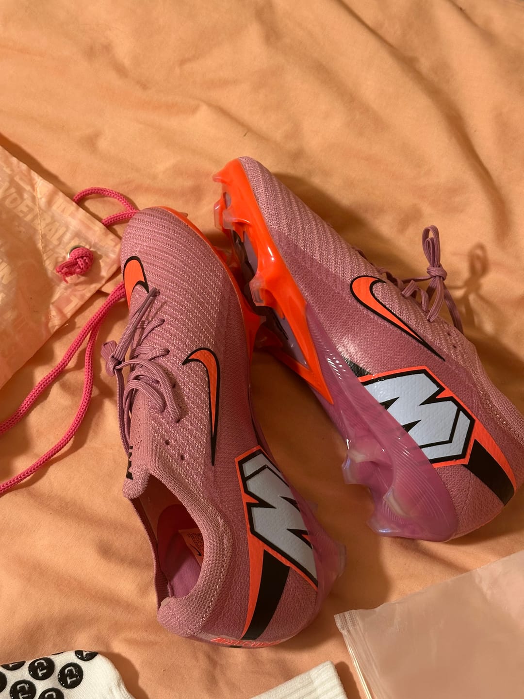 Customer photo review of Vapor 16 FG - Scary Good - Rose/Orange