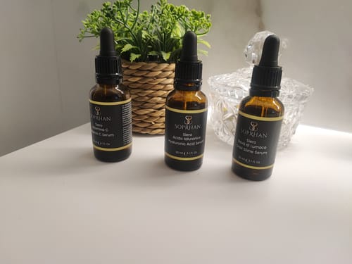 Customer photo review of Sieri Acido Ialuronico + Vitamina C + Bava di Lumaca - 3 al Prezzo di 1 (30ml per Siero)