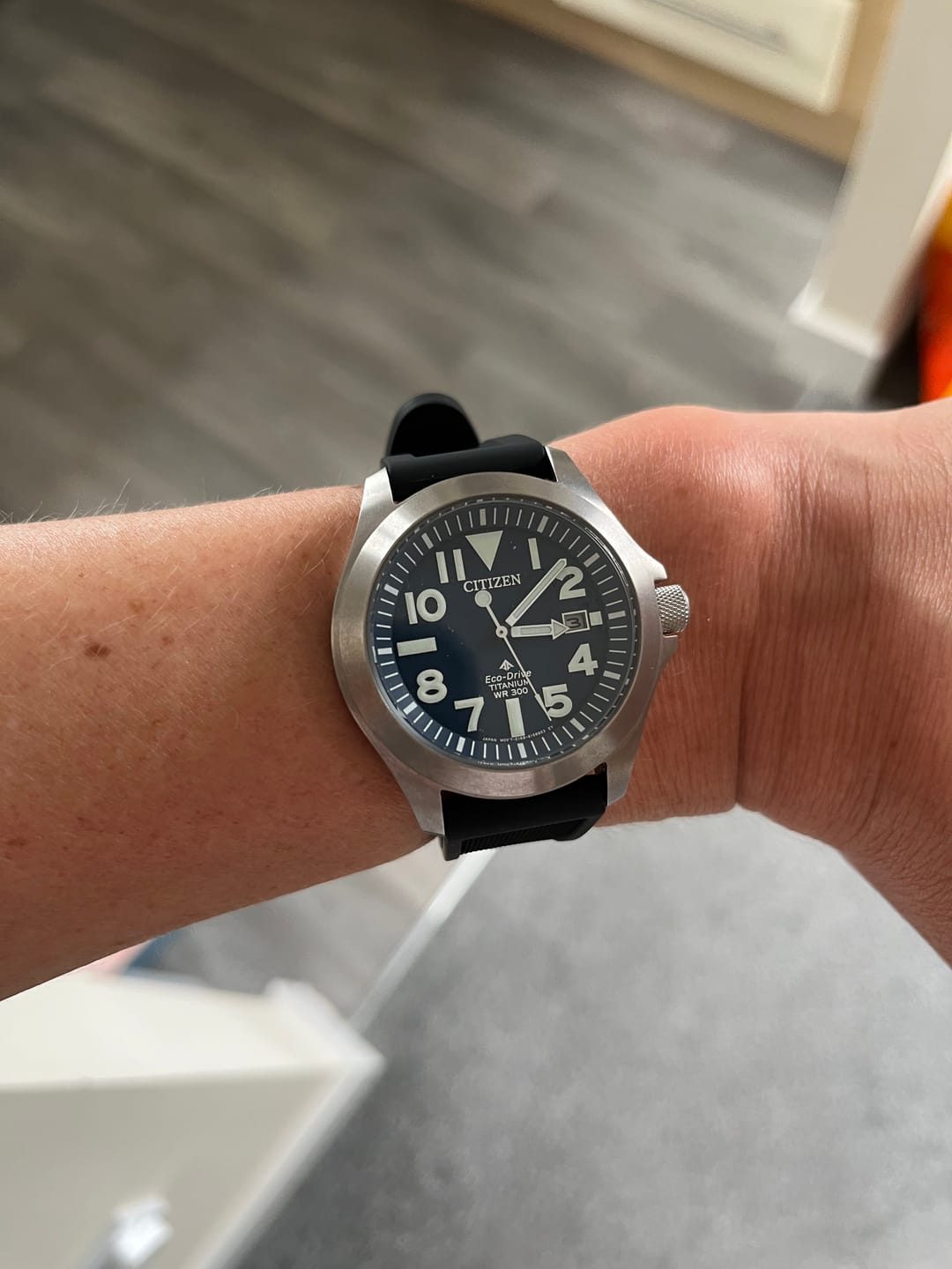 Customer photo review of Black Silicone Rubber Dive Watch Strap - 18mm 20mm 22mm 24mm - Premium Design with Knurled Diamond Pattern Strap - Black Buckle