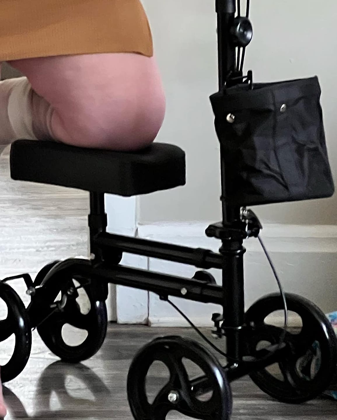 Customer photo review of YF-9005G Economy Knee Walker 10" Wheels with Dual Braking System