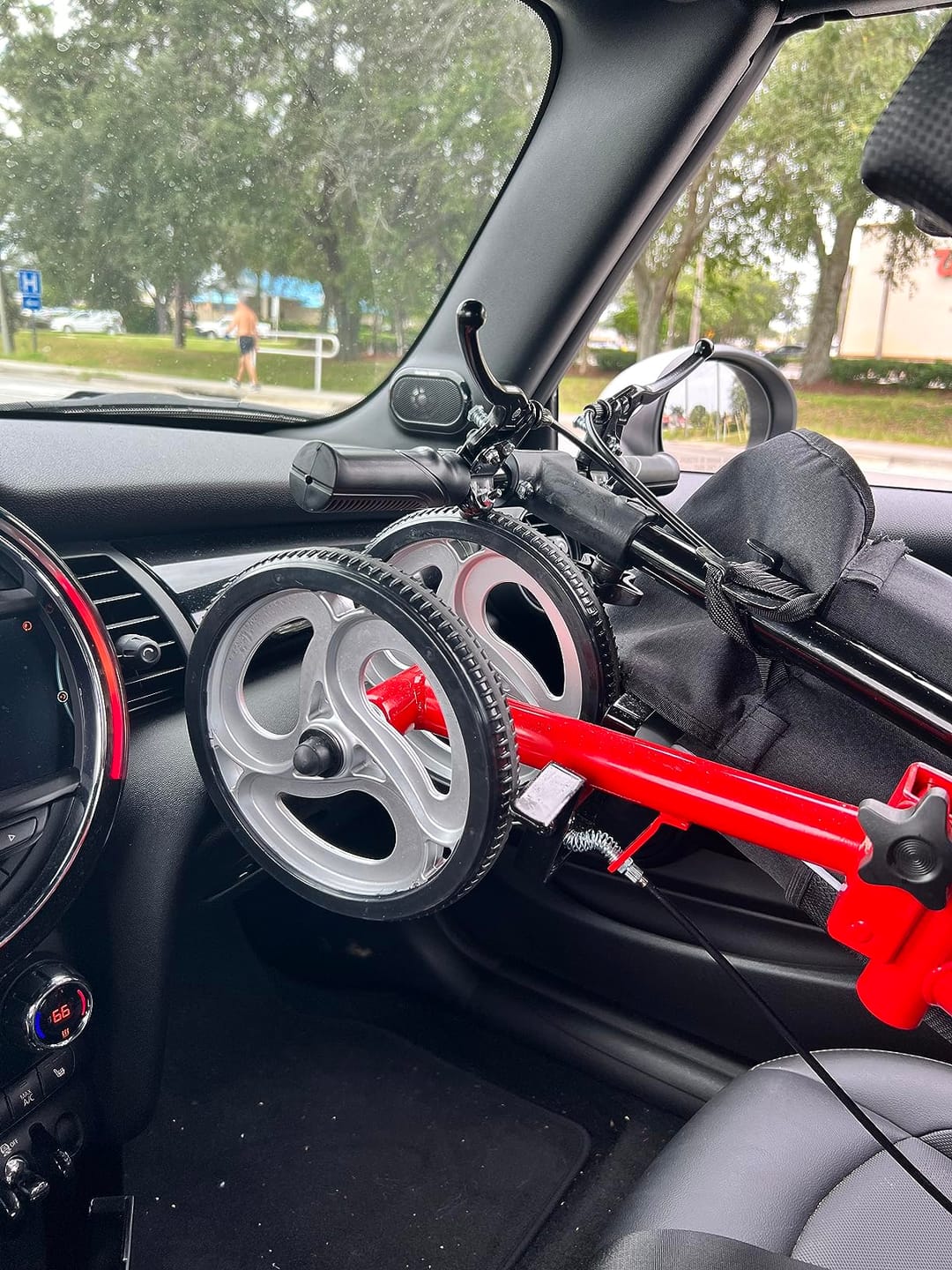 Customer photo review of YF-9005G Economy Knee Walker 10" Wheels with Dual Braking System