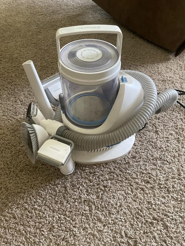 Customer photo review of Neakasa P2 Pro 5-in-1 Haustierpflege mit Staubsauger für Hunde & Katzen
