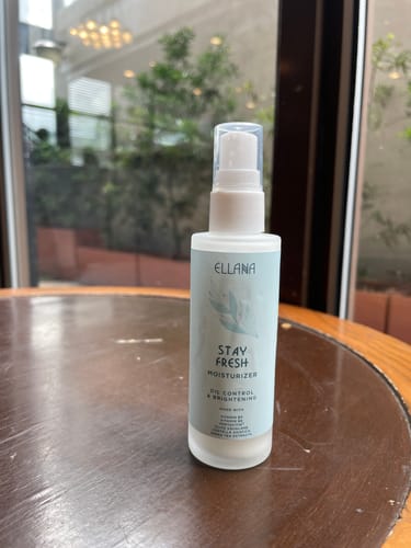 Customer photo review of Stay Fresh Moisturizer Controls Oil and Brightens