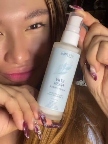 Customer photo review of Stay Fresh Moisturizer Controls Oil and Brightens
