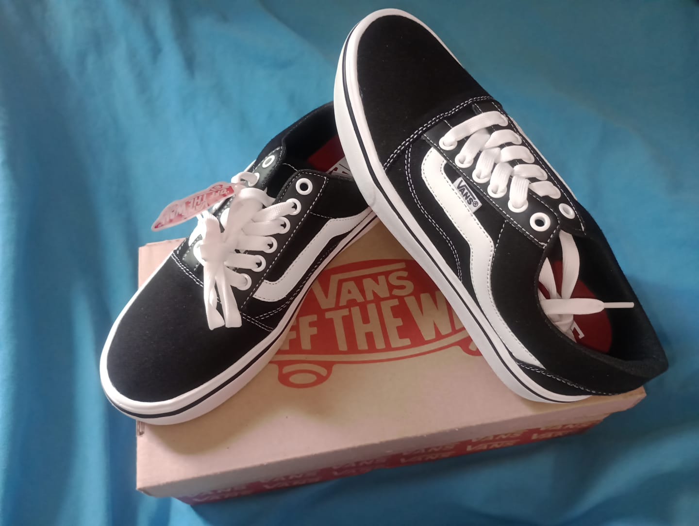 Customer photo review of Tenis 175 Choclo Negro Blanco