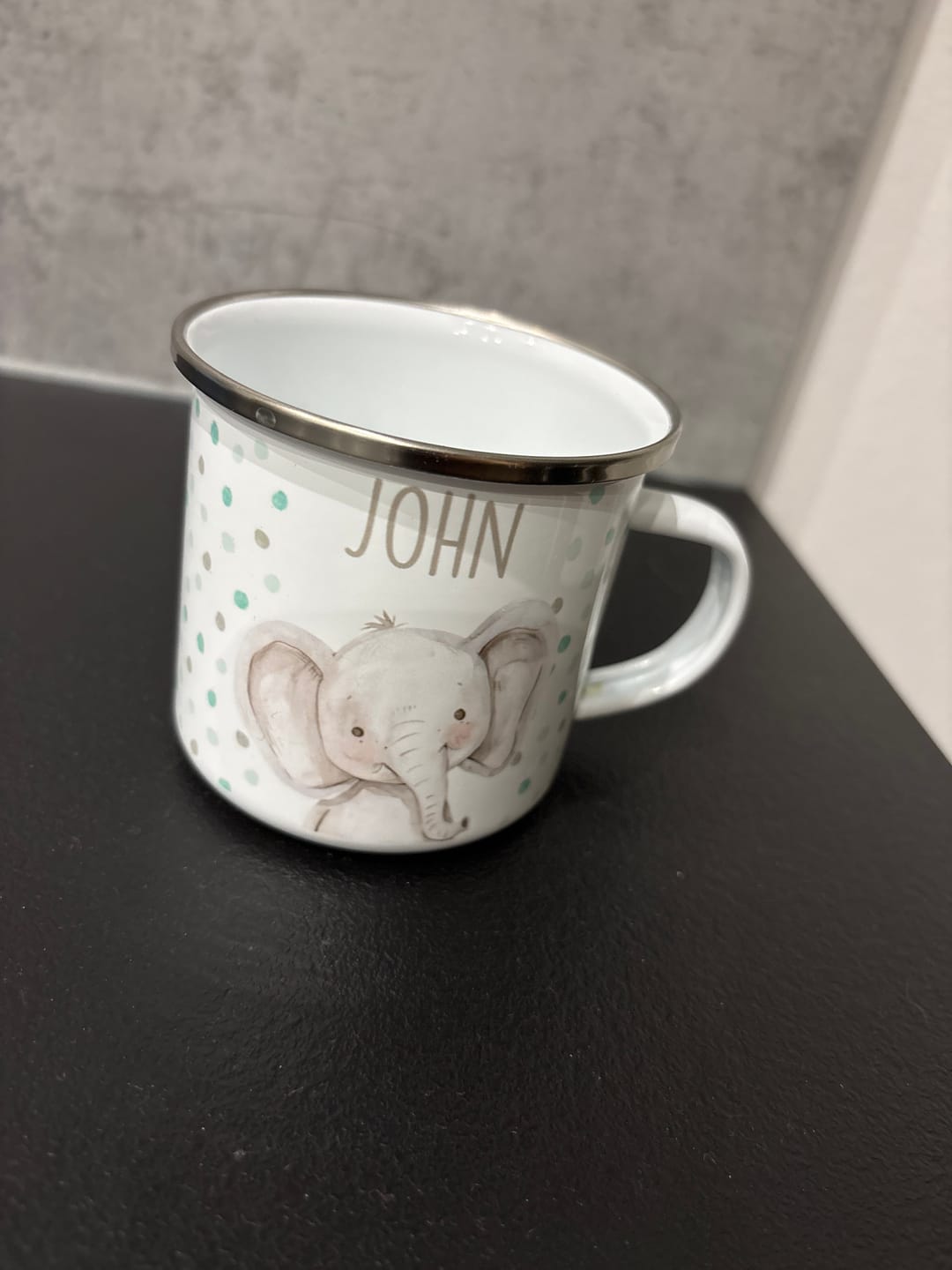 Customer photo review of Emaille Tasse personalisiert - Elefant mit Punkten