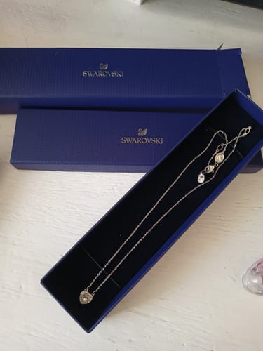 Customer photo review of COLLAR SWAROVSKI ARIANA GRANDE CORAZON BLANCO + KIT DE REGALO