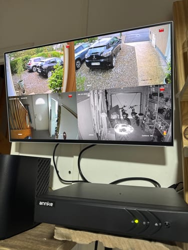 Customer photo review of EL200 - Kit de surveillance filaire 1080p à 4 canaux avec 4 caméras, DVR intelligent avec détection humaine et véhicule, vision nocturne infrarouge de 66 pieds, signal de sortie 4-en-1, IP67