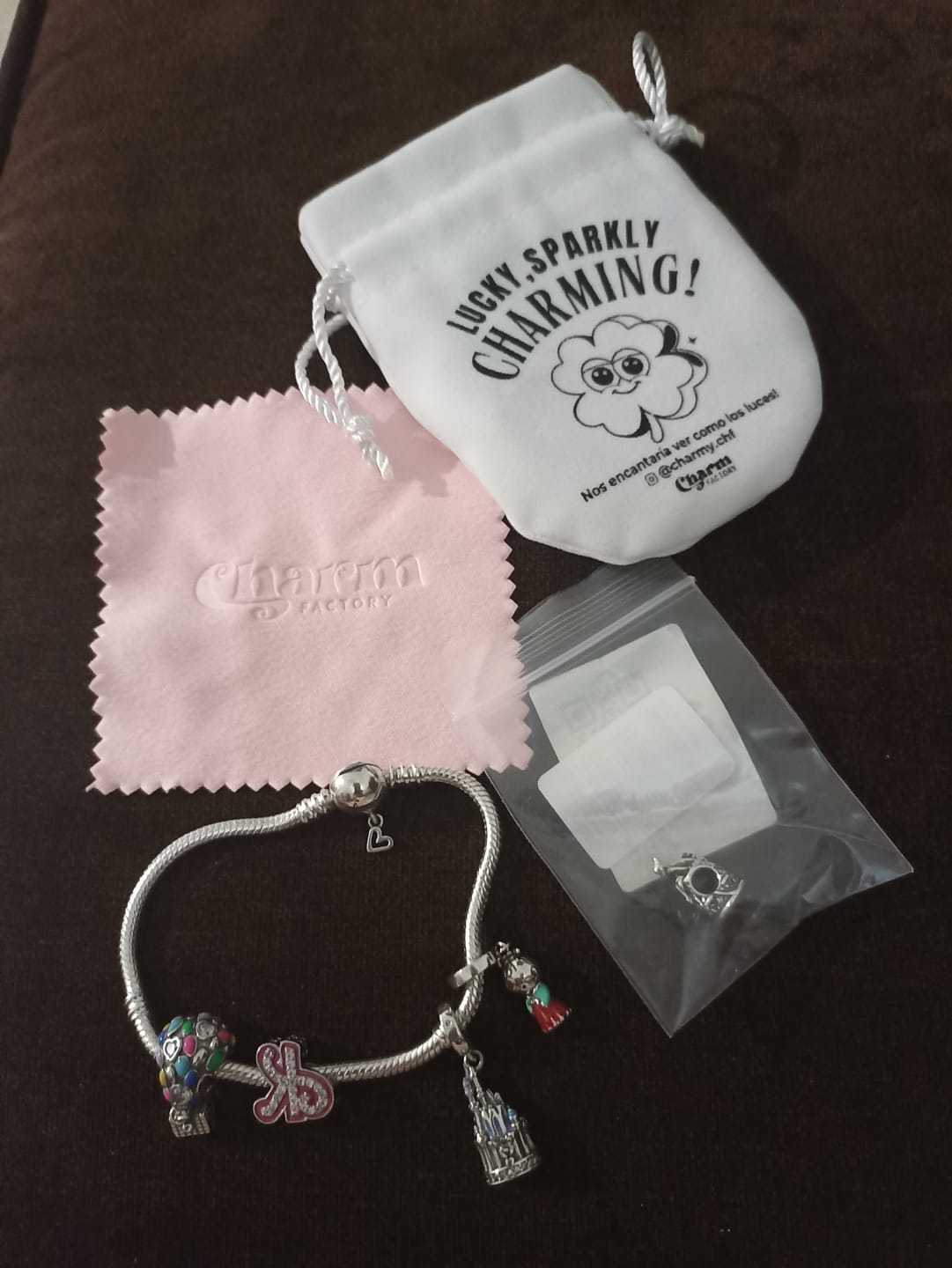 Customer photo review of Pulsera Esfera de Amor y Corazon